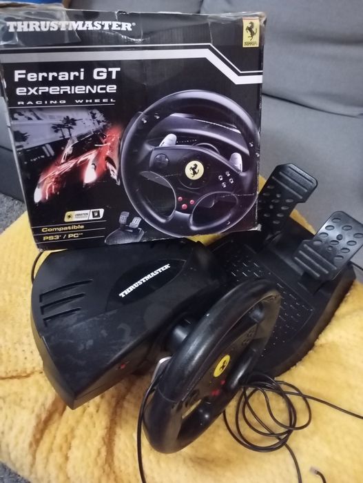 Volante Thrustmaster Ferrari GT Experience – PS3 / PC com Pedais