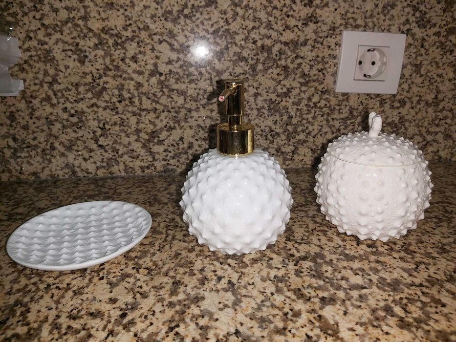 Conjunto Doseador + saboneteira + Pote algodão