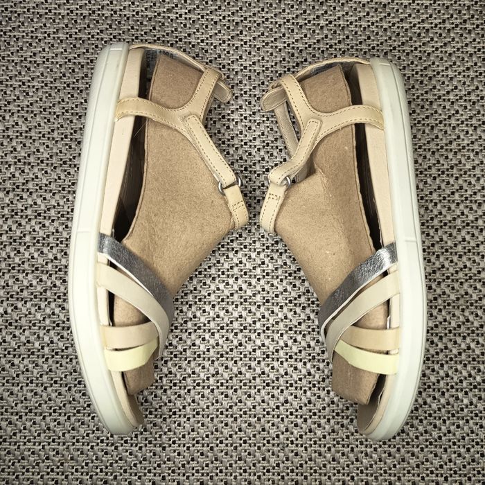 Жіночі вишукані шкіряні босоніжки Ecco Simpil Sandal
