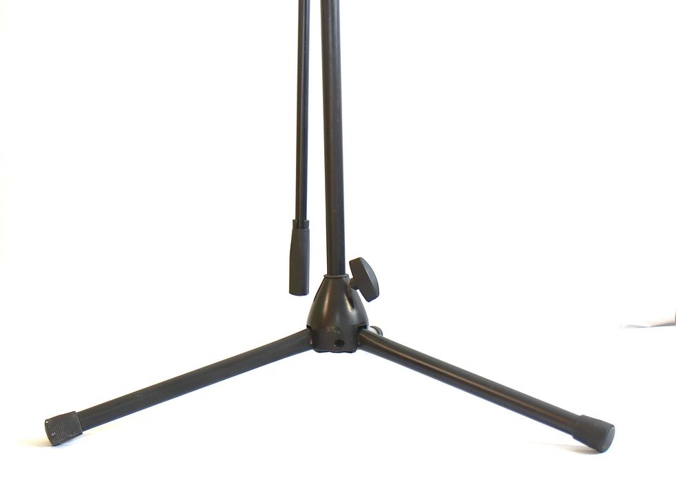 Tripé de microfone com pinça em bom estado