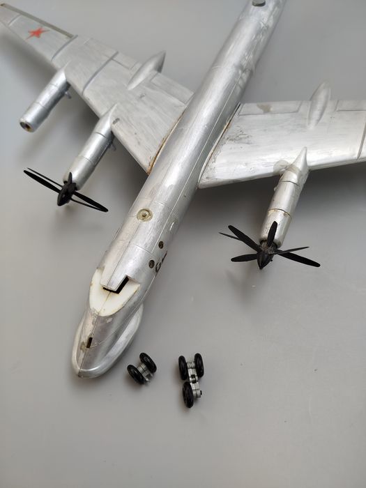 Збірна модель стратегічного бомбардувальника ТУ-95 PLASTICART