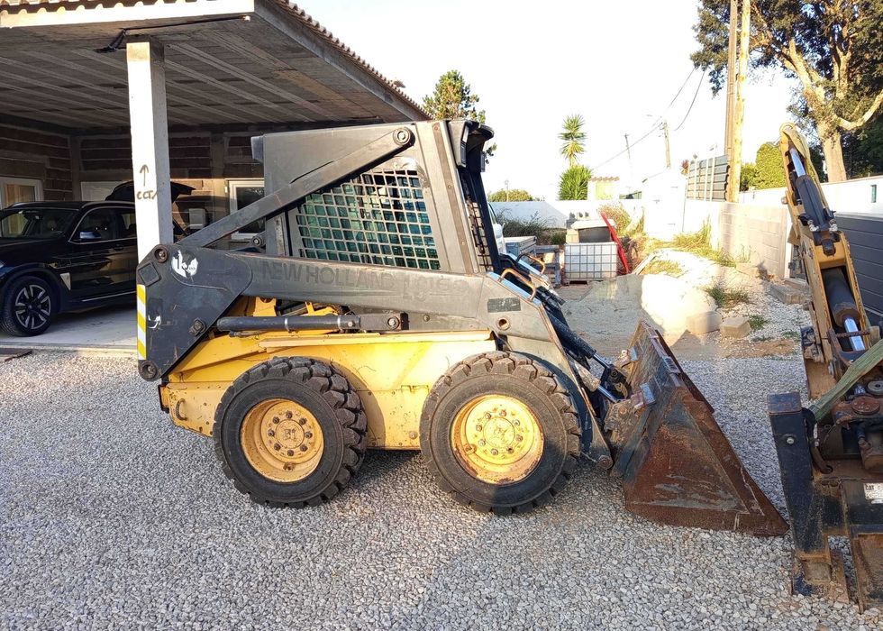 Mini Pá-Carregadora NEW HOLLAND (2004) 6700h