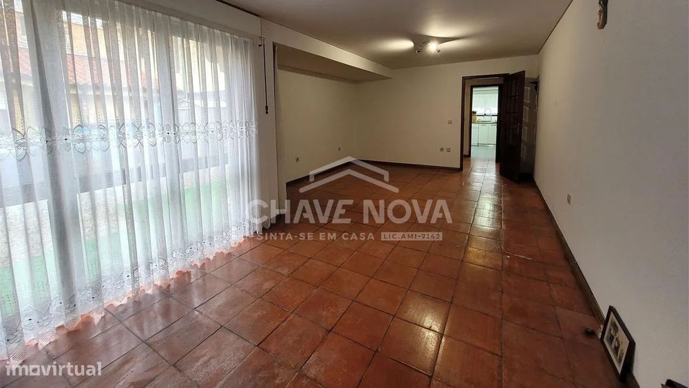 Moradia Geminada V3 p/ Recuperar no Centro da Maia