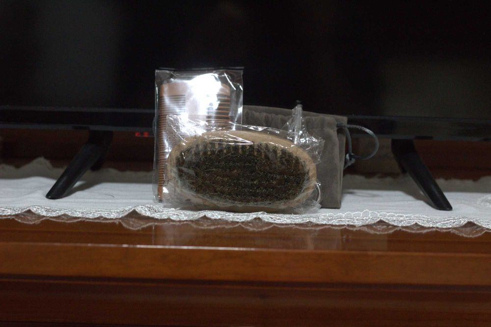 Kit cuidados de barba - Pente, escova, tesoura e bolsa