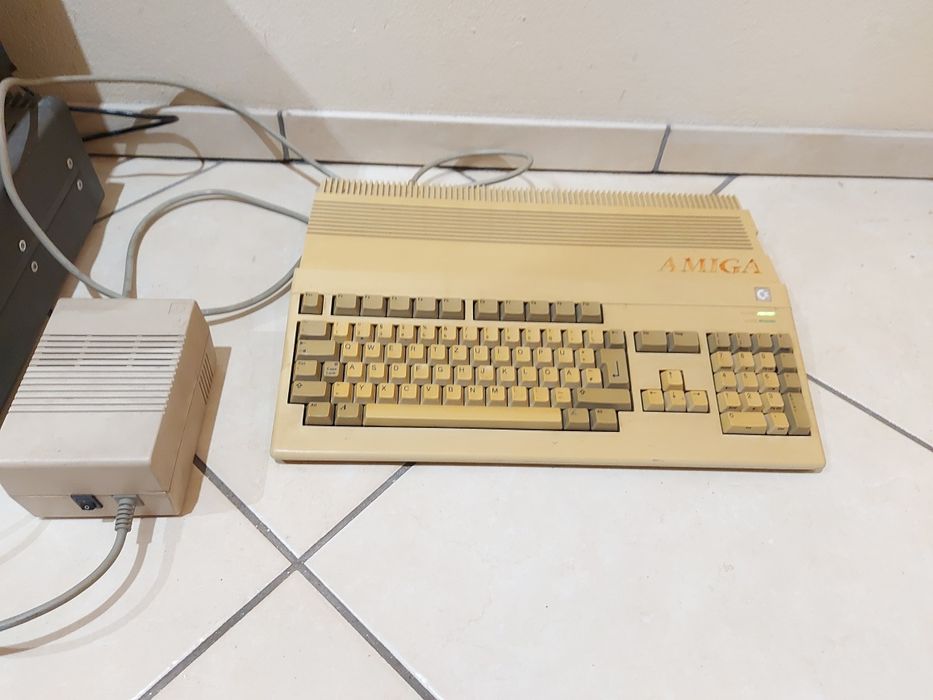 COMMODORE Amiga A -500 stary komputer,retro