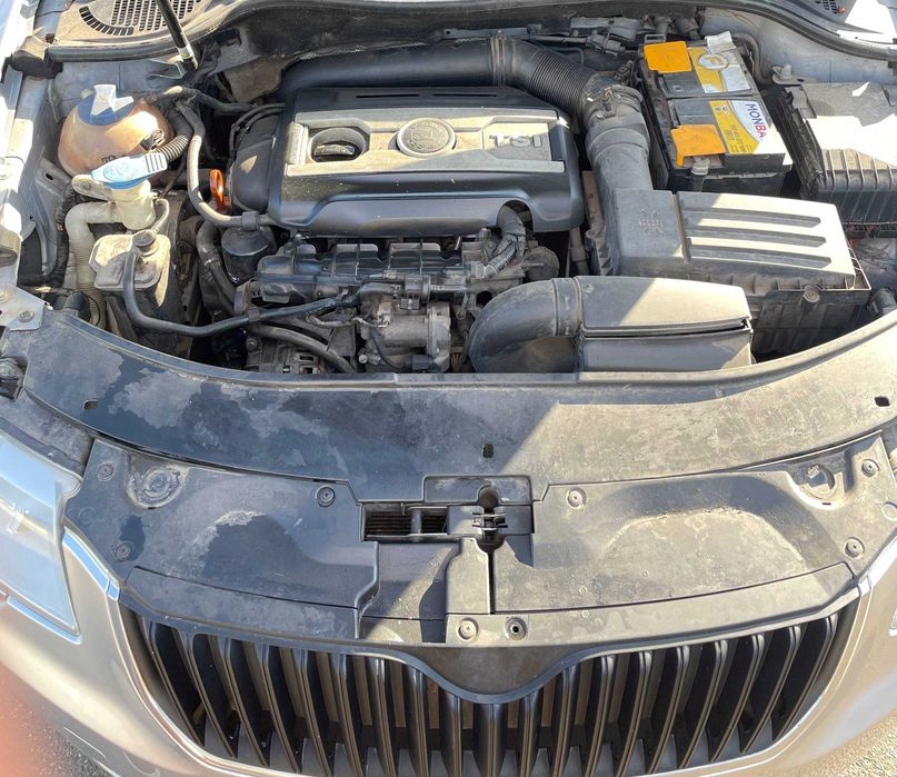 Skoda Superb 2011 продаж авто купити Шкода Суперб в Україні седан ліфтбек автомат DSG бензин комфортний та просторий автомобіль у гарному стані машина