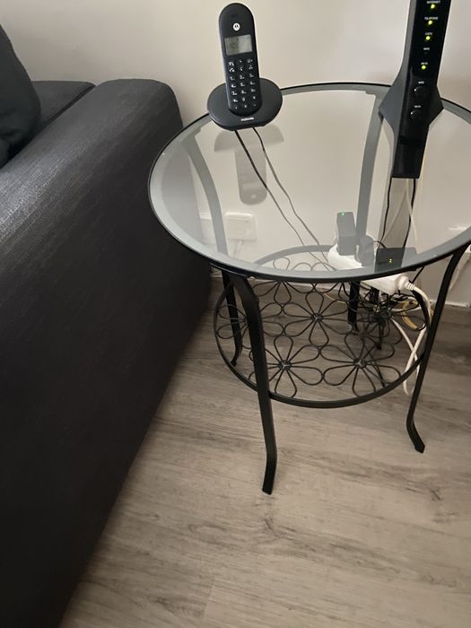 Mesa de centro com tampo de vidro