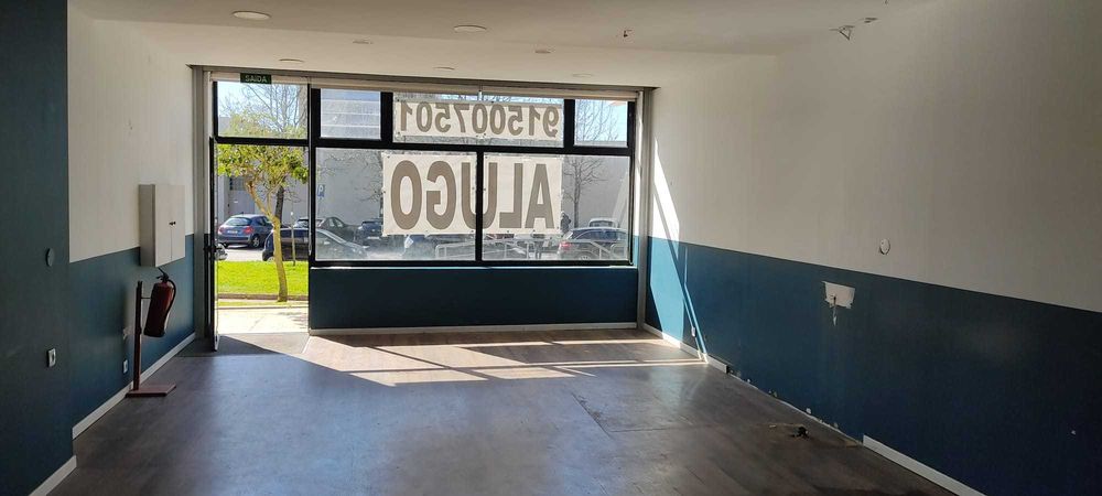 Loja Espetacular 2 montras na Avenida principal de Leça da Palmeira