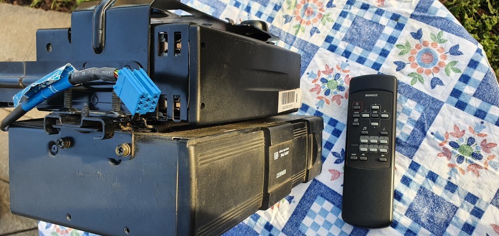 Radio z pilotem ,CD firmowe orginał.