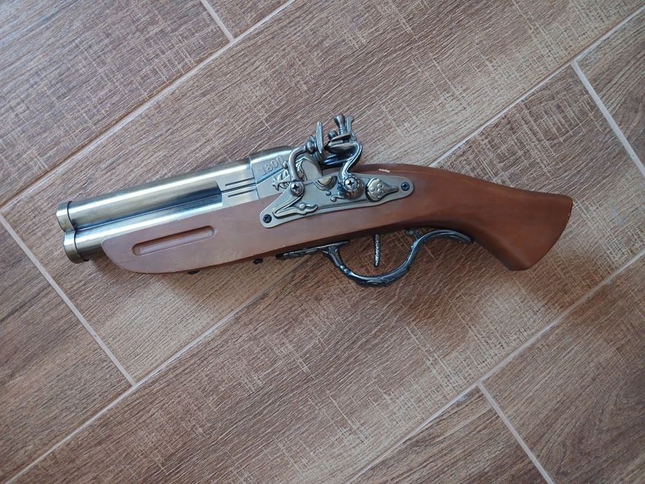 Сувенірна запальничка-мушкет