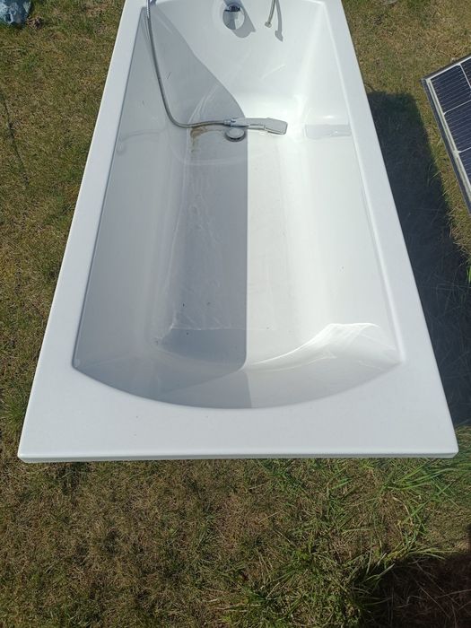 Wanna akrylowa 170  z armaturą