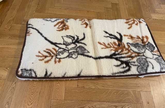Pokrowiec  wełniany na siedzenie + podgłówek, firma Ogrody.