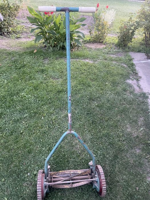 Kosiarka ręczna polecam.