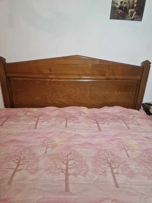 Cama de casal em Madeira Maciça