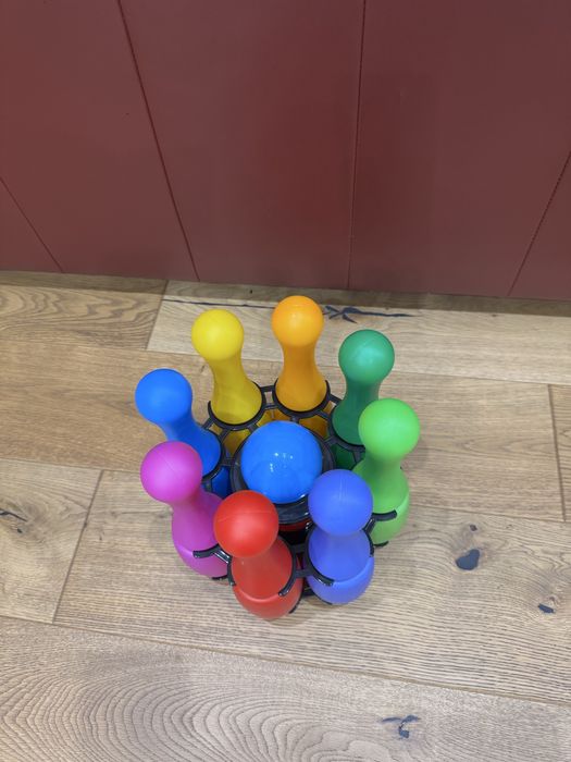 Zestaw kręgle / bowling dla dzieci – 9 kręgli + 2 kule + stojak