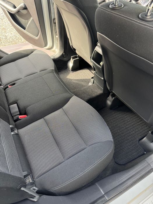 Mercedes-Benz B180 - Pack AMG red