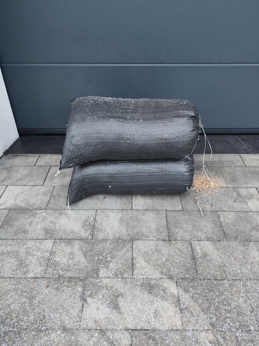 Trociny, trocina , suche, z drzew liściastych, dębowe, buk, w workach