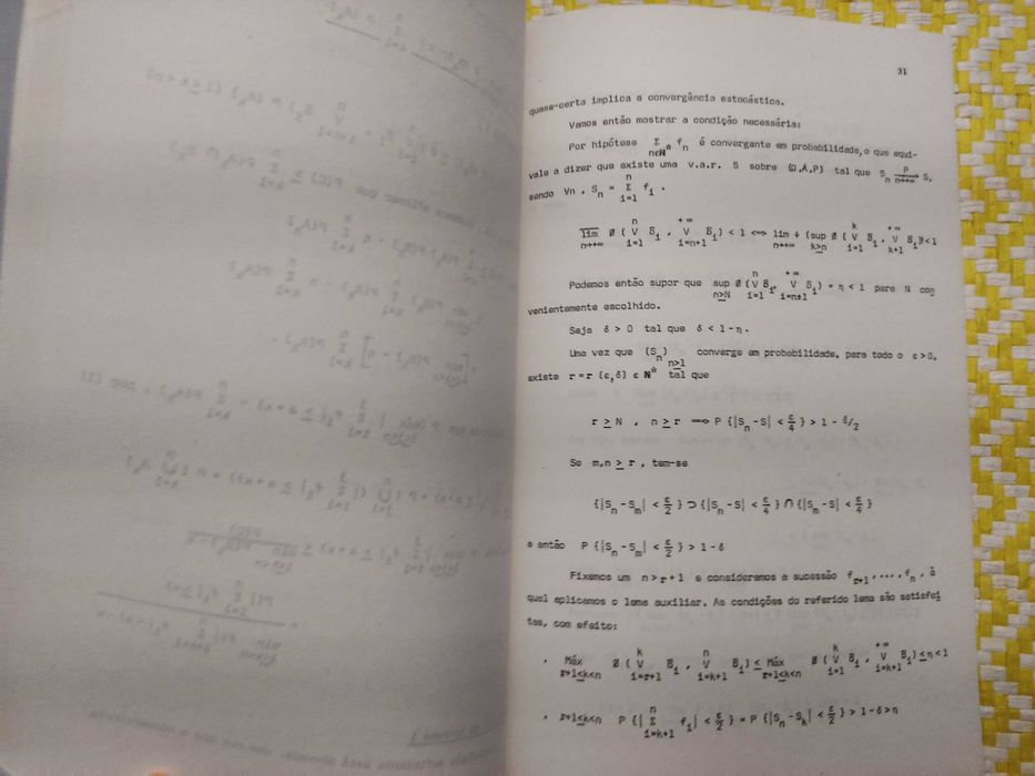 Propriedades assimptóticas da varáveis aleatórias de corre sufi. fraca