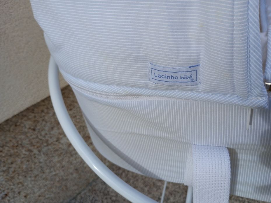 Alcofas de bebés com suporte em metal