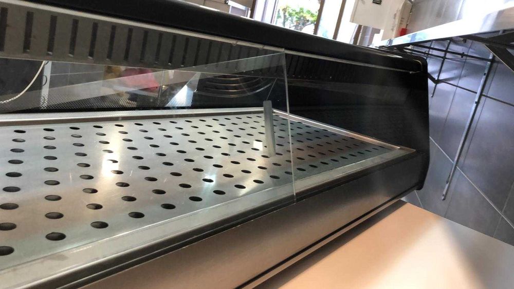 Vitrine exposição sushi