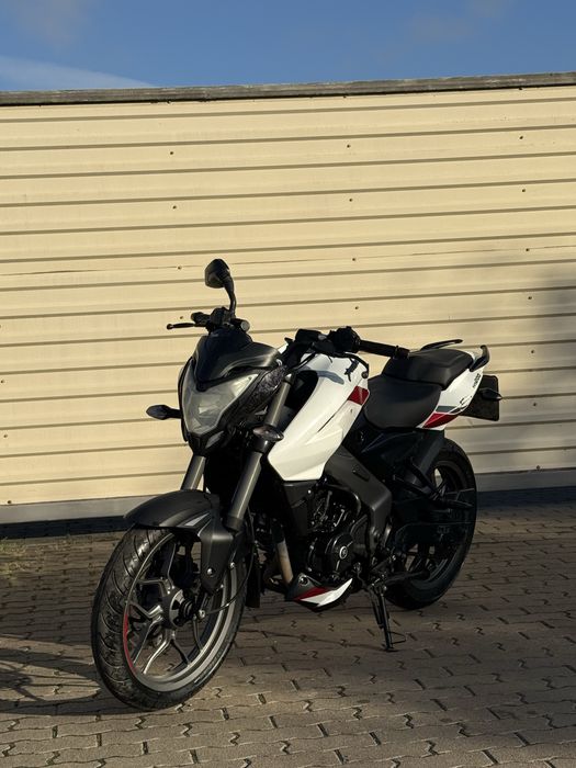 bajaj  pulsar ns200