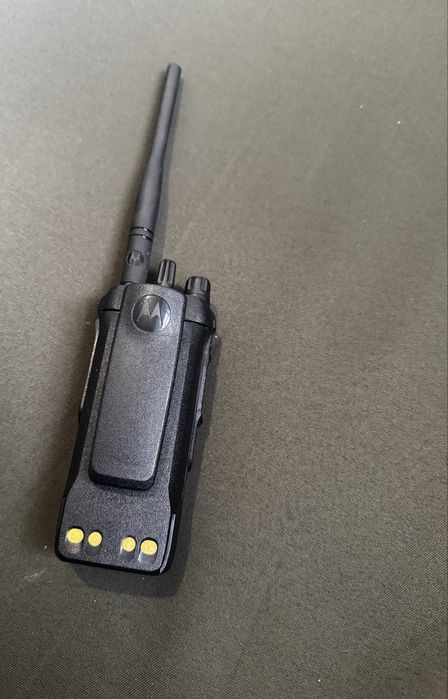 Портативна DMR радіостанція Motorola Mototrbo R7a