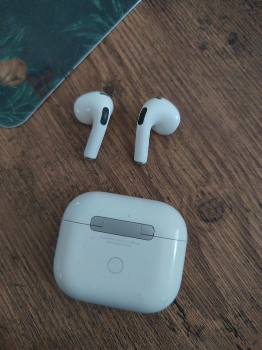 iPhone air pods 3