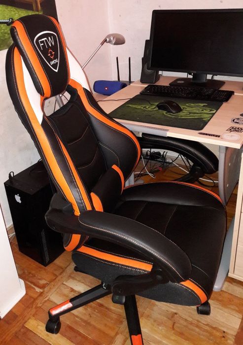 Геймерское кресло FTW Gaming с регуляторами