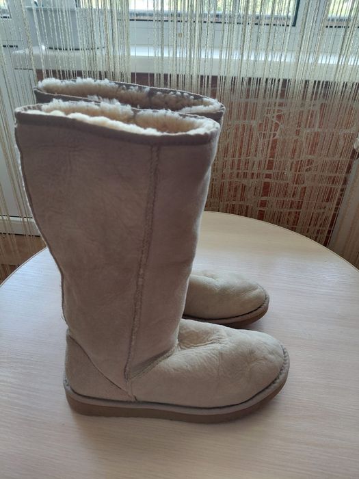 Сапоги женские UGG. Высокие. Р 39-39.5  25-26 см.