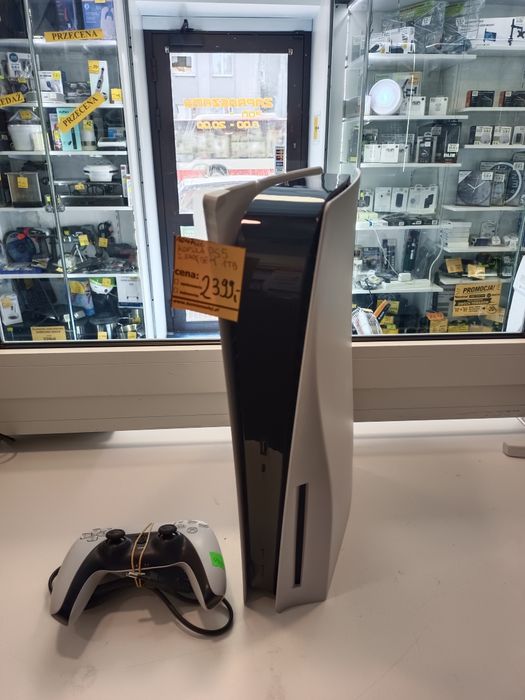Konsola Sony Ps5 CFI-1216A Napęd 825ssd 2pady Komis Madej Sc