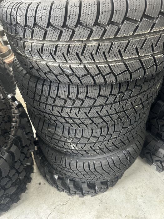 Шини зима нові 215/65 R16