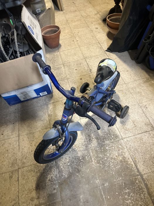 Bicicleta azul crianca
