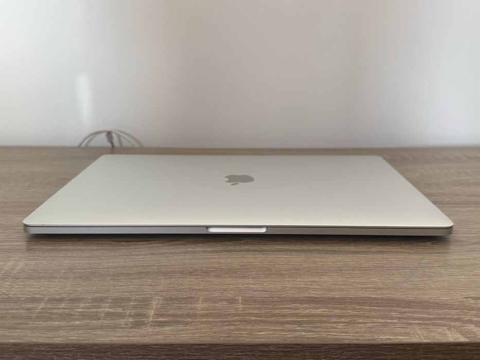 Macbook Pro 15 - 2019 - i9/512GB SSD/16GB RAM