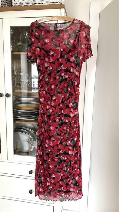 Sukienka maxi H&M z tiulu w czerwone kwiaty