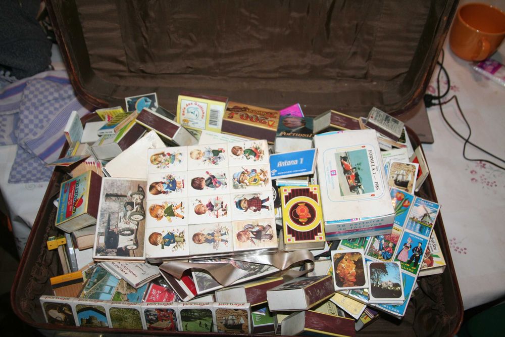 Coleção caixas de fósforos de vários países com mais de 30 anos