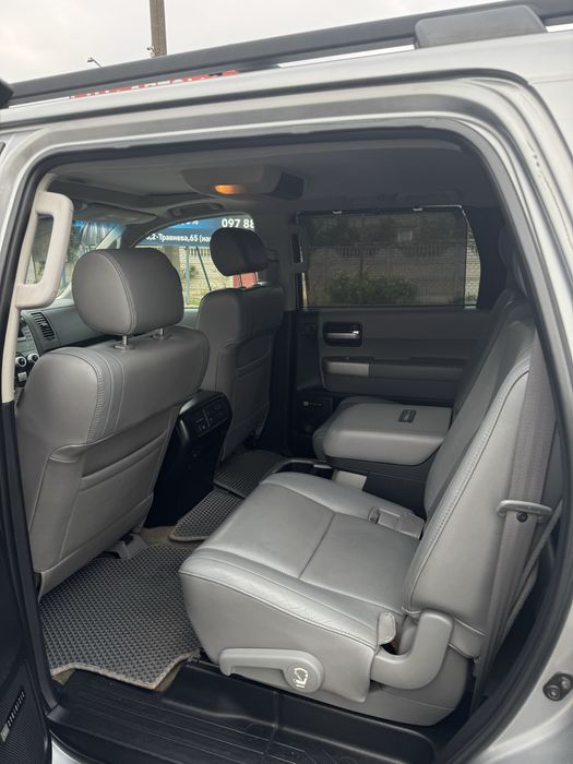 Toyota sequoia platinum