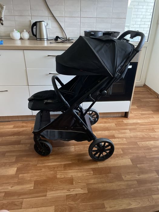 Прогулянкова коляска