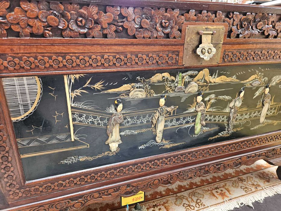 ARCA ORIENTAL EM CÂNFORA - Com ricos motivos decorativos e