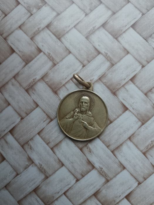 Кулон продам на шею