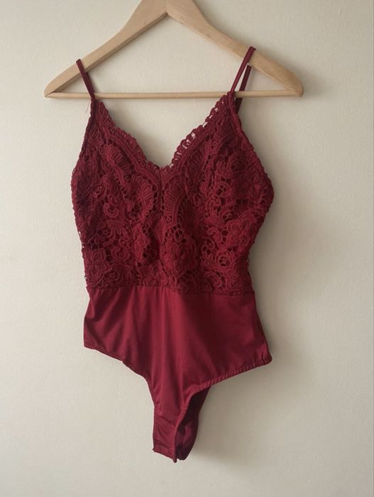 Eleganckie koronkowe body Boohoo S