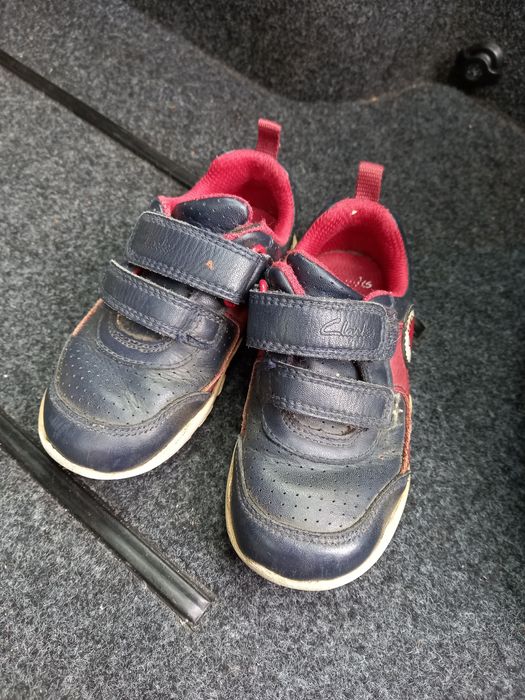 Шкіряні дитячі кросівки бренду Clarks 23рр