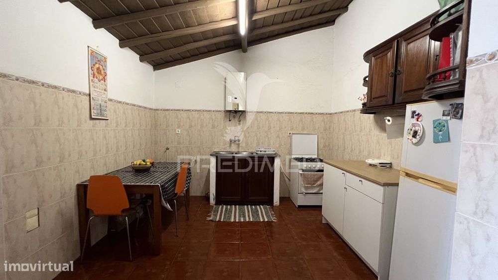 Moradia T1 com Espaço Comercial Remodelado em Albernoa