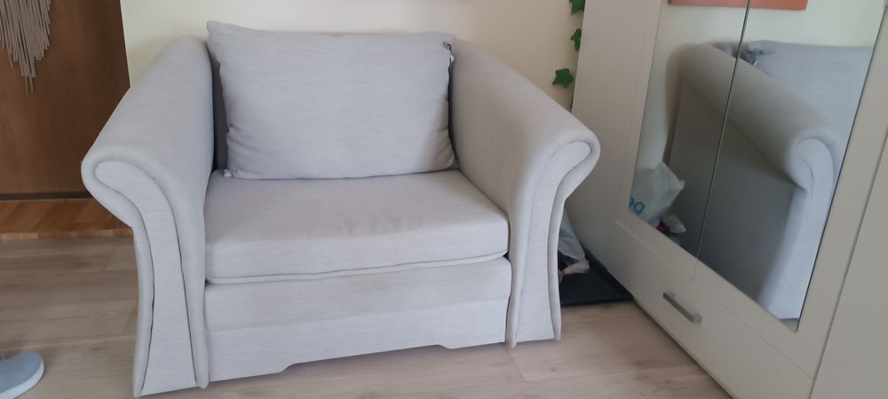 Rozkładana sofa.  .