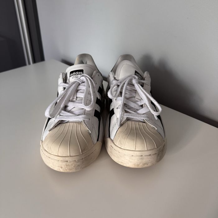 Biało-czarne buty Adidas Superstar Millencon