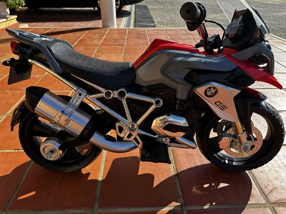 Mota BMW eléctrica a bateria de criança