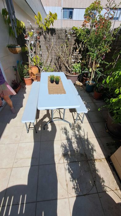 Mesa e 2 bancos dobráveis