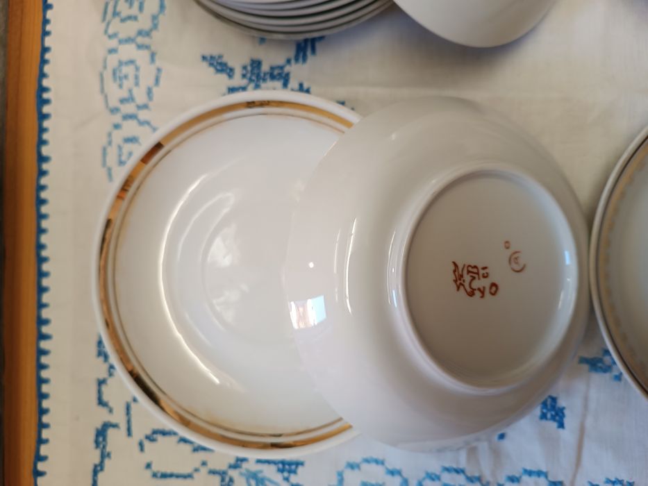 Блюдца різні ...