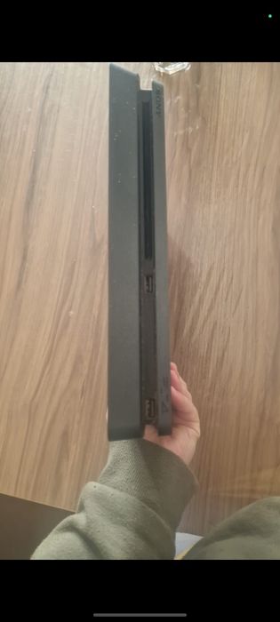 PlayStation 4 Slim + acessórios