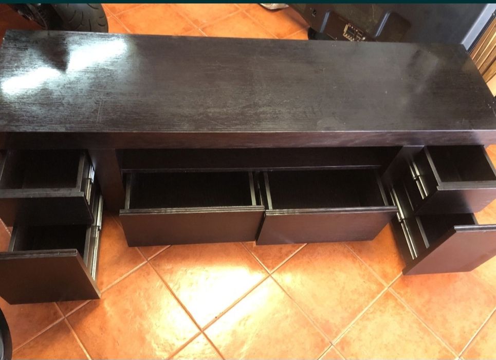 Móvel de TV com arrumação