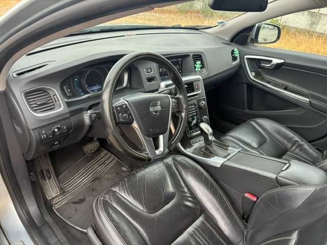 VOLVO V60 D6 PLUG-IN 285CV (potência combinada)